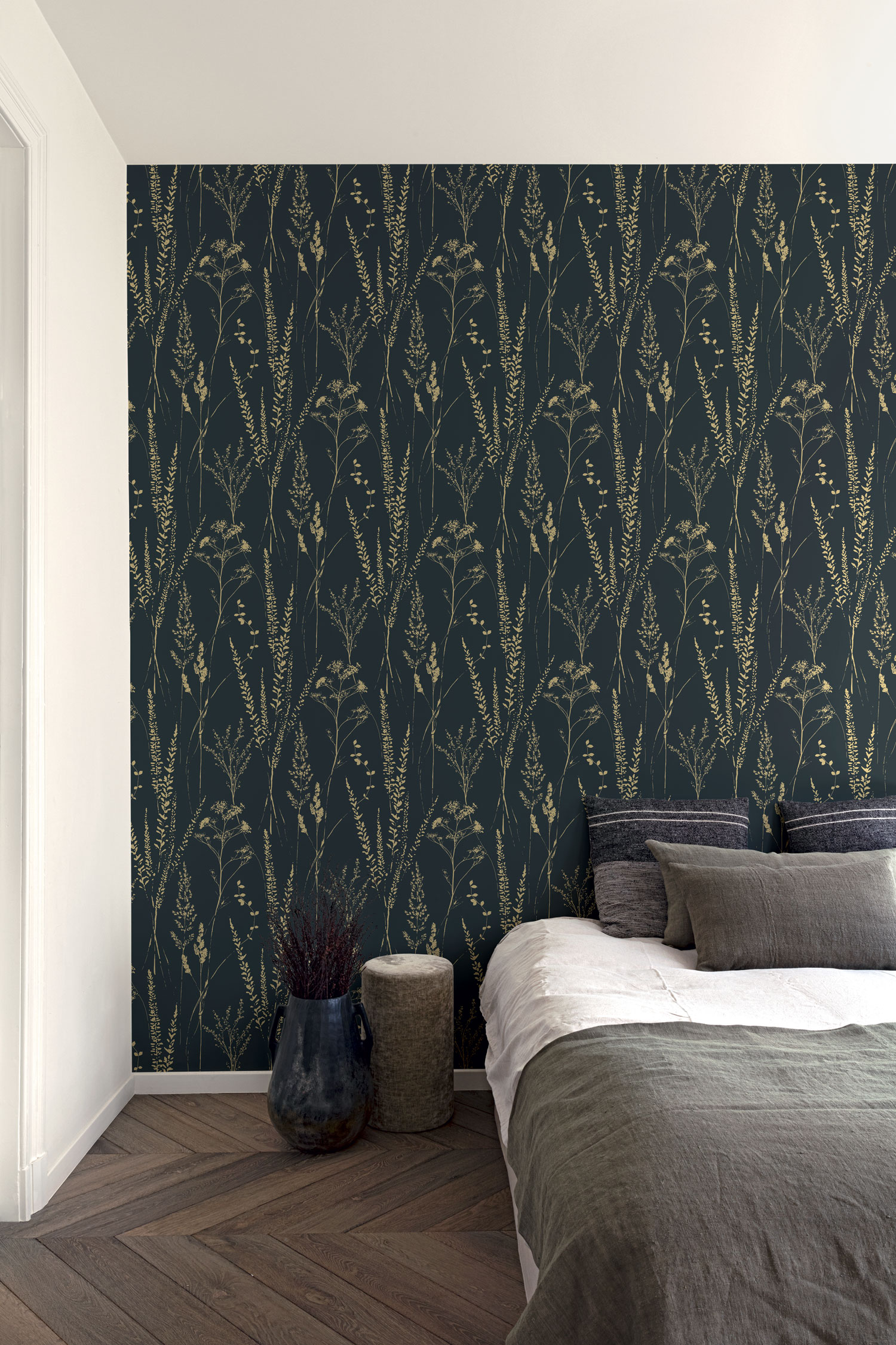 Black and gold wallpaper with grasses, A64203, Vavex 2025