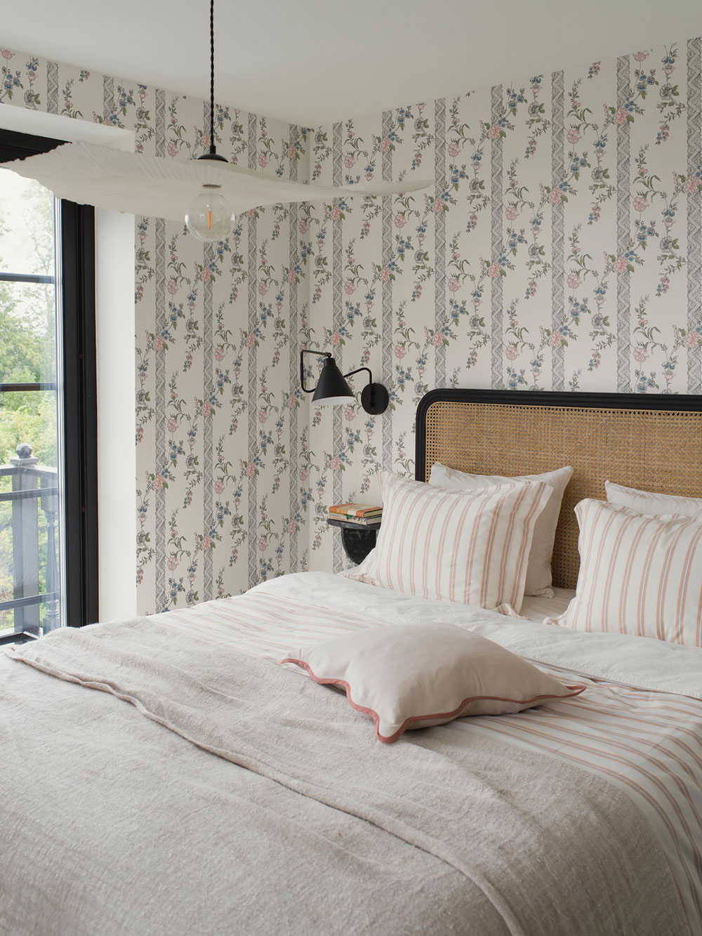 White wallpaper, flowers, 4507, Icons, Borastapeter