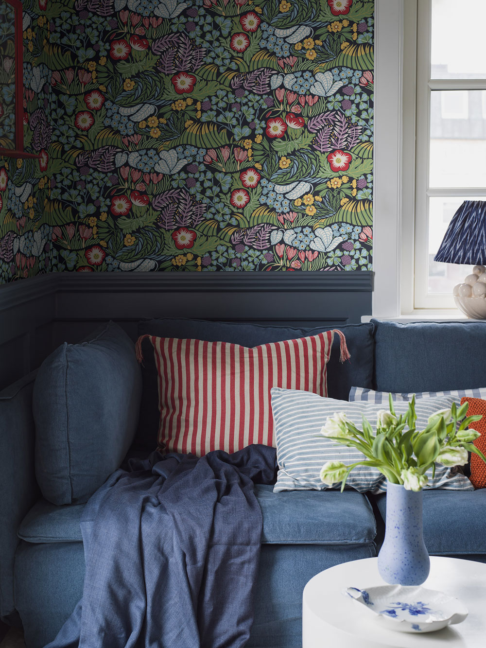 Wallpaper, black, flowers, 4842, New Heritage, Borastapeter