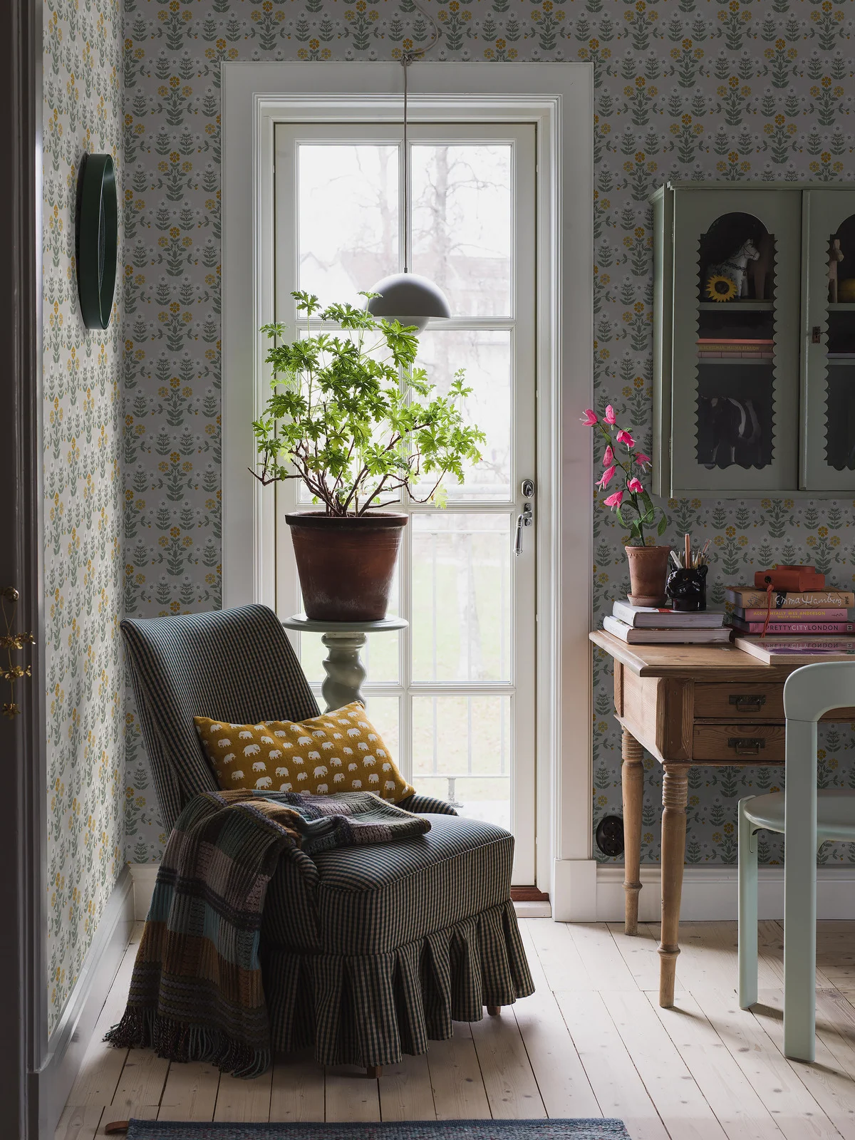 Wallpaper, grey, flowers, 4811, New Heritage, Borastapeter